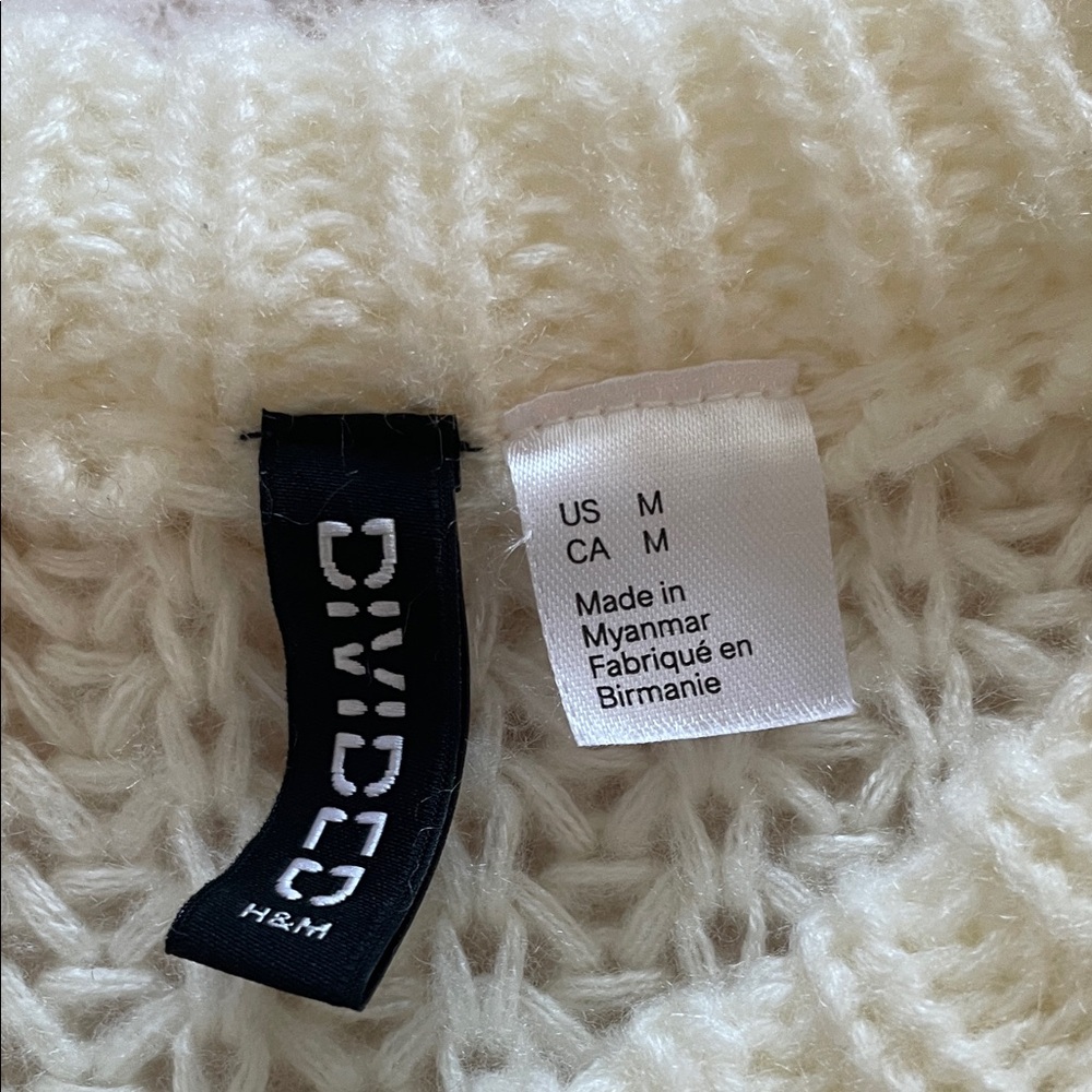 🤍🩰 H&M Cream Cable Knit Sweater Size M - Picture 3 of 7
